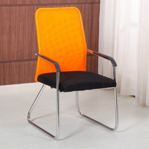 Silla de acero con respaldo naranja asiento negro