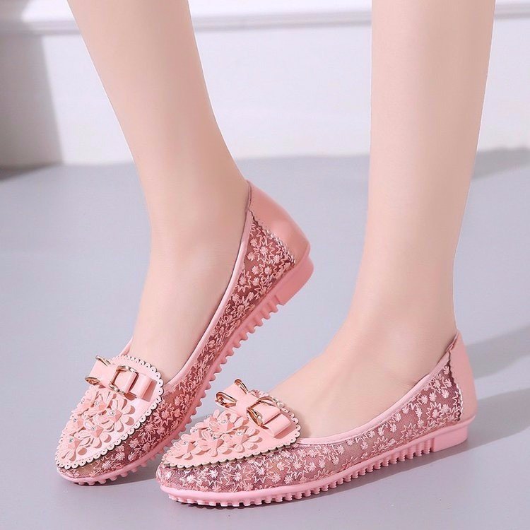 Fashionable “mom shoes”