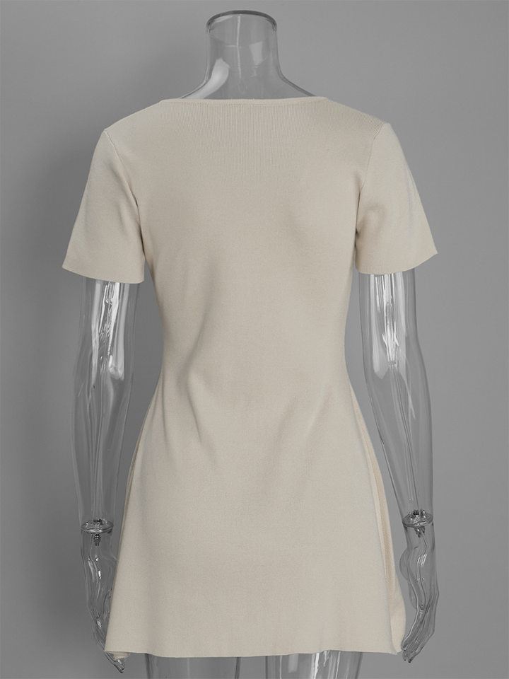Đầm ngắn dáng chữ A cổ V sâu cài khuy một hàng, tay ngắn dệt kim, eo cao tôn dáng — 100% viscose, Có sẵn đủ màu, đủ size, trọng lượng: 290g, Màu be, Màu kaki chi tiết 16
