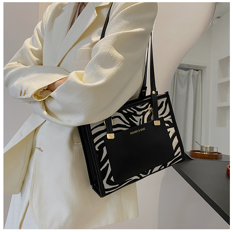 Neue Modische One-shoulder-unterarmtasche Karierte One-shoulder-tote-handtaschen display picture 7