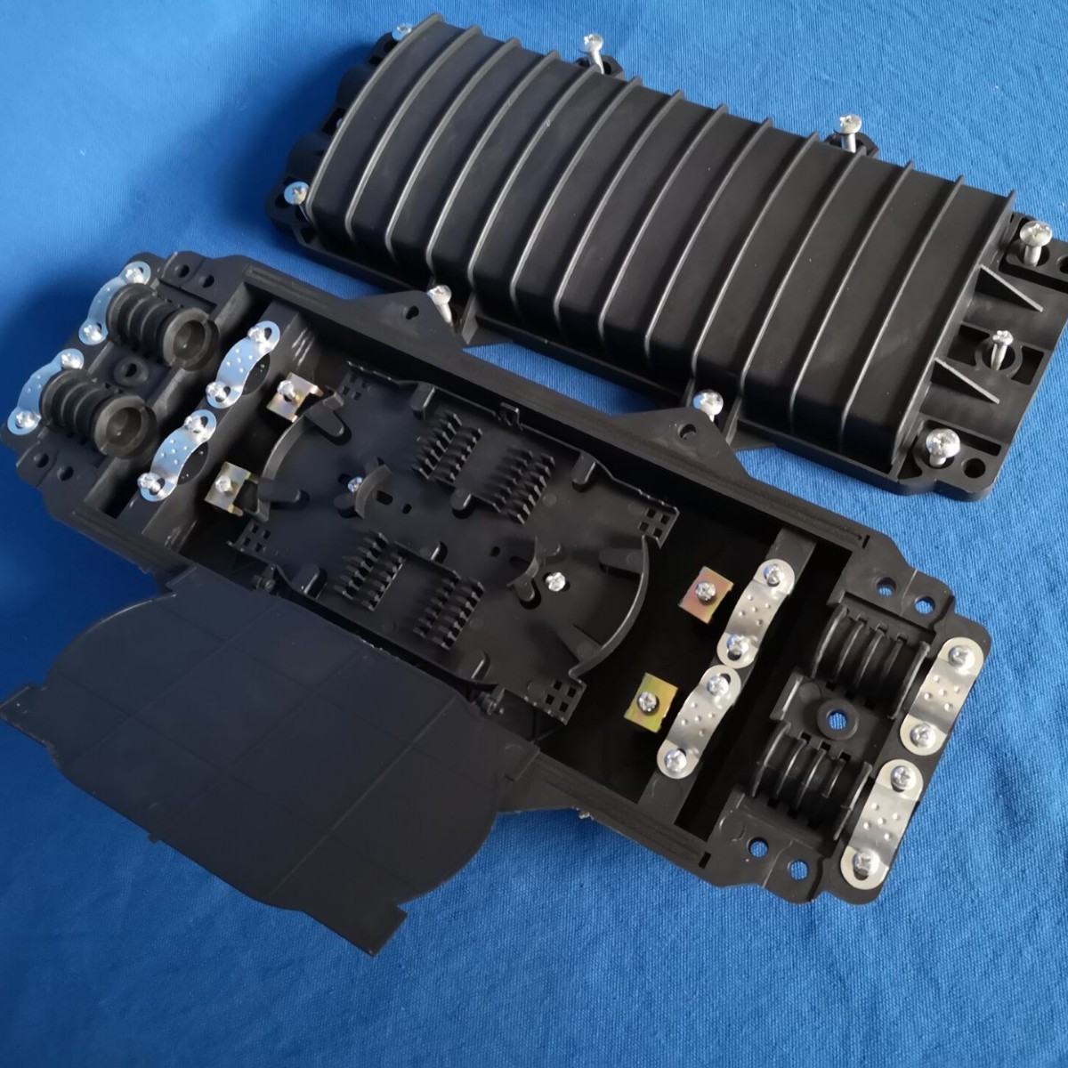 供应大D款光缆继续包 卧式二进二出光缆接头盒 24芯光纤炮铜