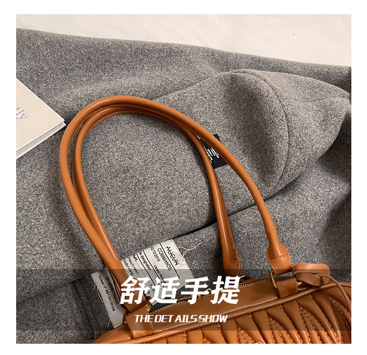 Retro bag for women, large capacity, new 2024 autumn and winter versatile, niche design, single-shoulder underarm bag, commuting pillow bag undefined