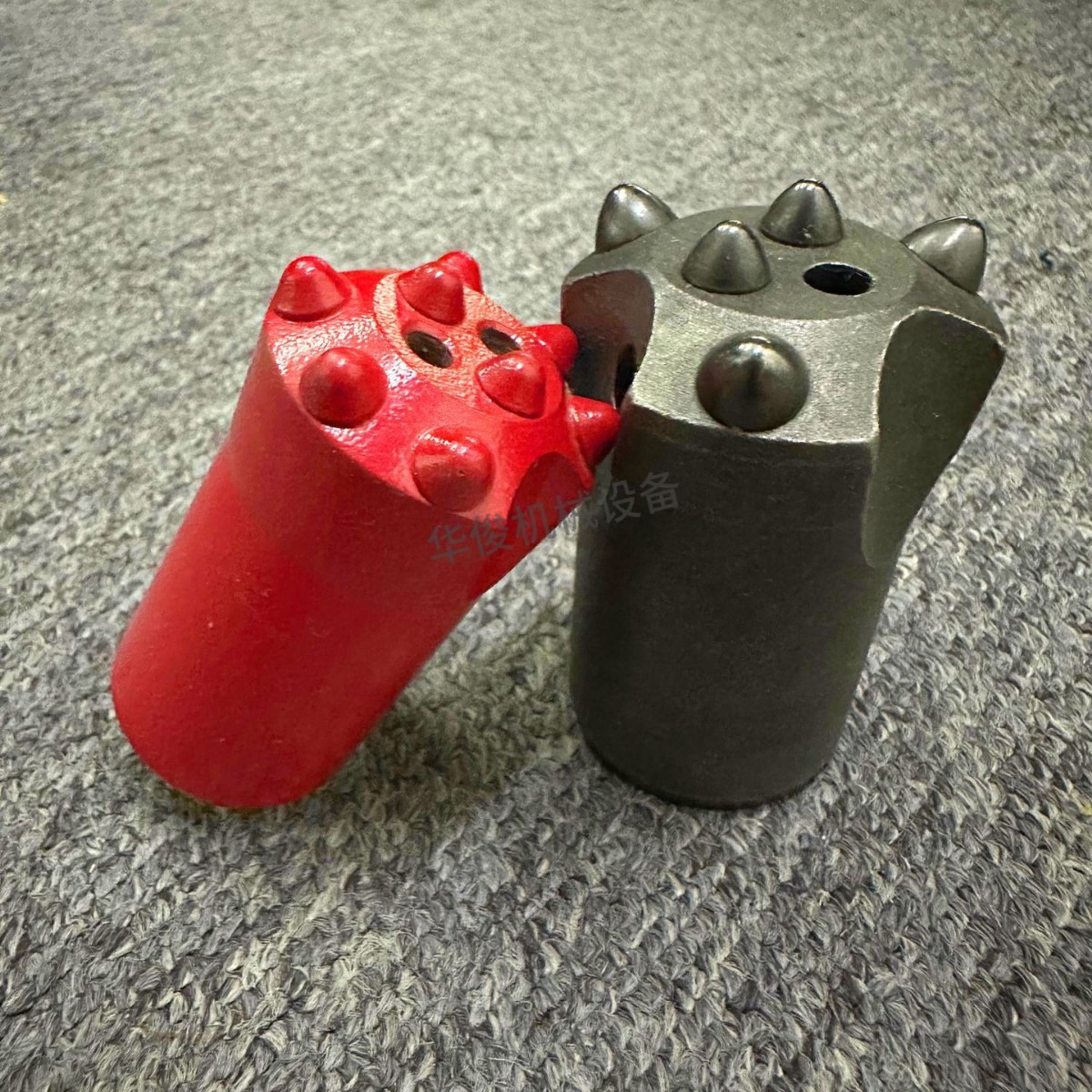 Broca de diente de bola 28 Broca de perforación de roca para minería prensada en frío de aleación 32 Broca de varilla de anclaje Alto horno 38 Broca de diente de bola