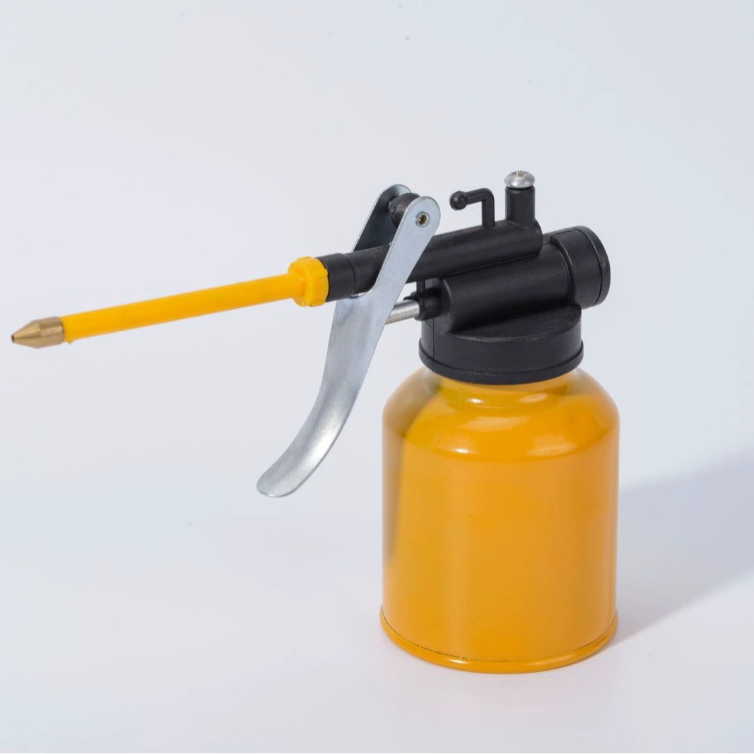 Пластиковая трубка 250 мл масляный чайник высокого давления Горячая продажа металлический масляный распылитель ручной масляной пистолет масляной кувшин оптом