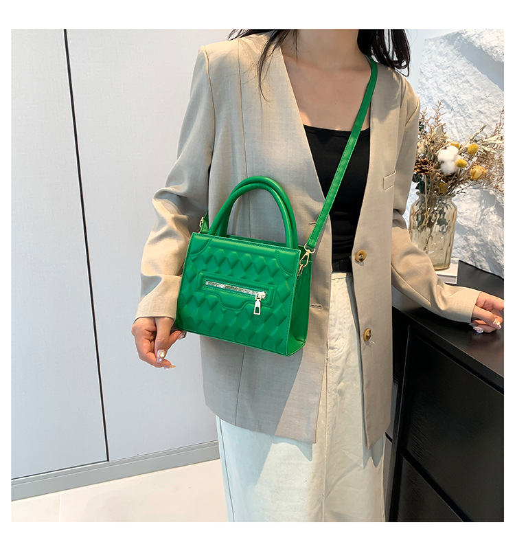 Simplified diamond grid embossed women's handbag 2024 new solid color Korean version stylish single shoulder crossbody_voghion.com