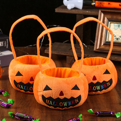国境を越えたハロウィーンにカボチャの袋を持って砂糖袋を買う