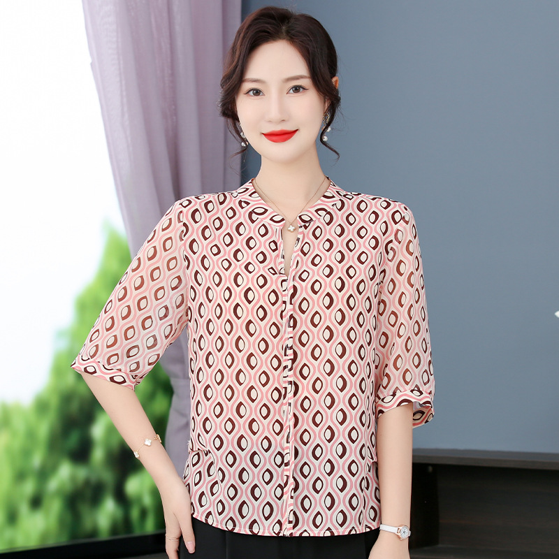 Women's V-neck crepe de chine faux silk short-sleeved T-shirt, 2023 summer new style, fashionable printed top for middle-aged and elderly women, making them look younger.