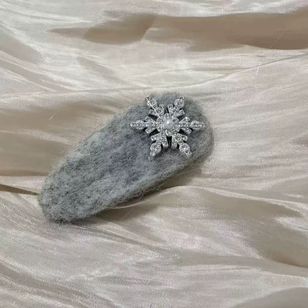 Light gray snowflake style