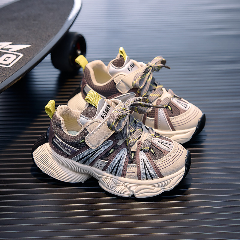 Zapatos deportivos para niños 2026 primavera nuevo tipo de zapatos de running de suela suave para niños zapatos transpirables de papá zapatos de estudiantes en stock