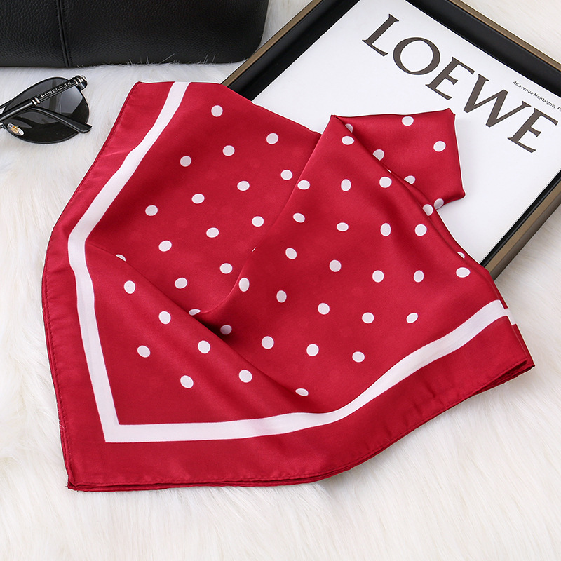 Pequeña toalla cuadrada de punto de onda rojo, bufandas de seda de estilo clásico francés, bufandas de seda de imitación retro, sensación de alta calidad para mujeres