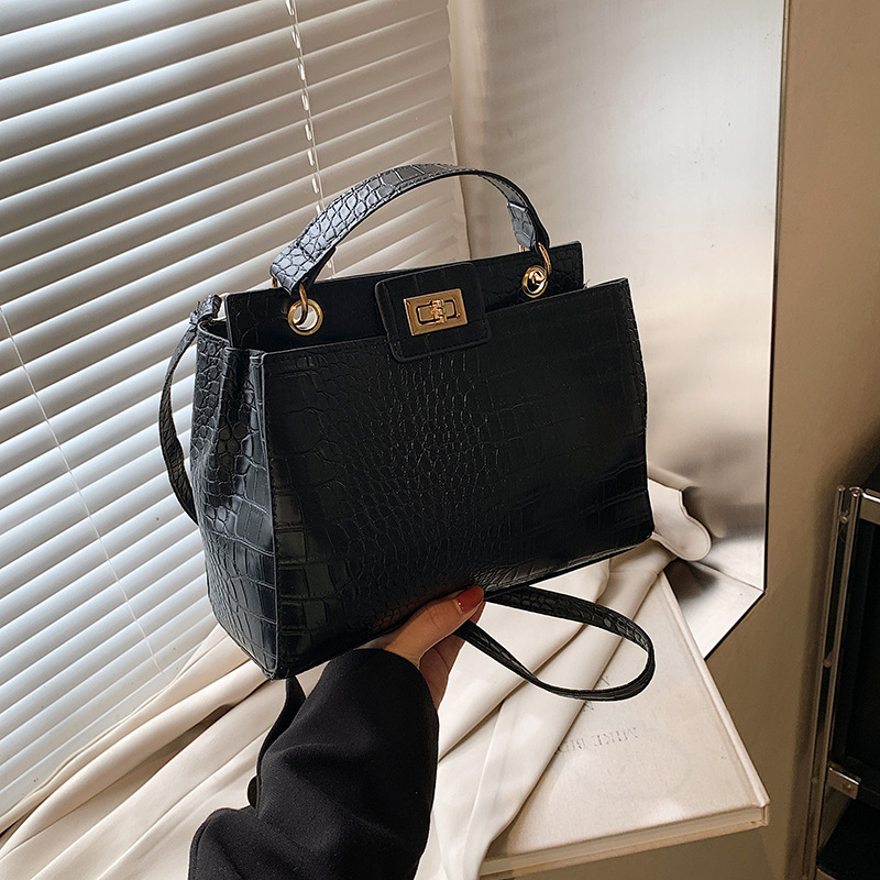 Nicho de diseño retro bolso de mano mujer 2024 invierno nuevo estilo de moda simple bolso de hombro bolso de estilo extranjero