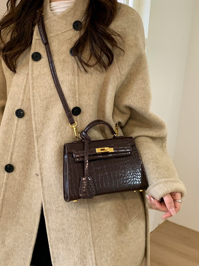 Bolso de mano caliente para mujeres 2025 nuevo estilo transfronterizo de alto nivel con patrón de cocodrilo lujoso y versátil bolso de hombro