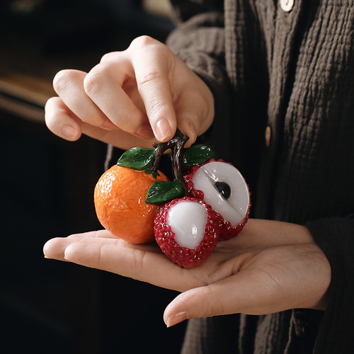 Color-changing tea pet with auspicious meaning, suitable for home decoration, creative tea accessories, inspirational lychee and tangerine-themed gifts