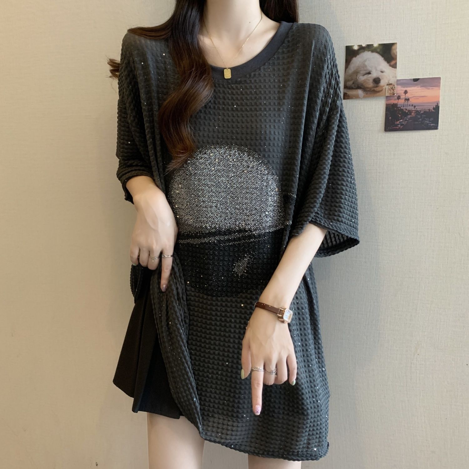 Camiseta de manga corta brillante con textura de gran tamaño para mujer 2024 verano nuevo estilo suelto y delgado que cubre la carne grasa mm top mujer image 4
