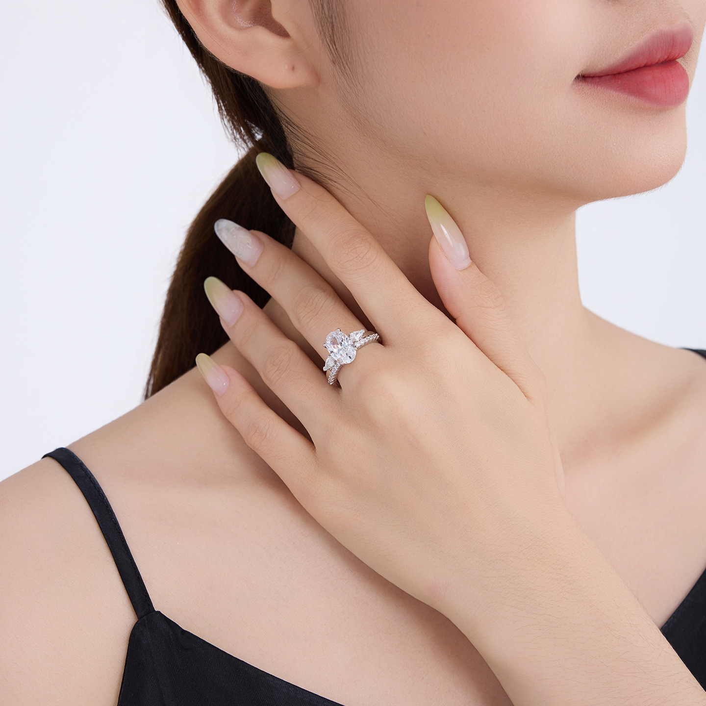 Xuping nicho diseño ligero de lujo huevo de paloma anillo de aleación de cobre chapado en blanco simple ins estilo joyería al por mayor