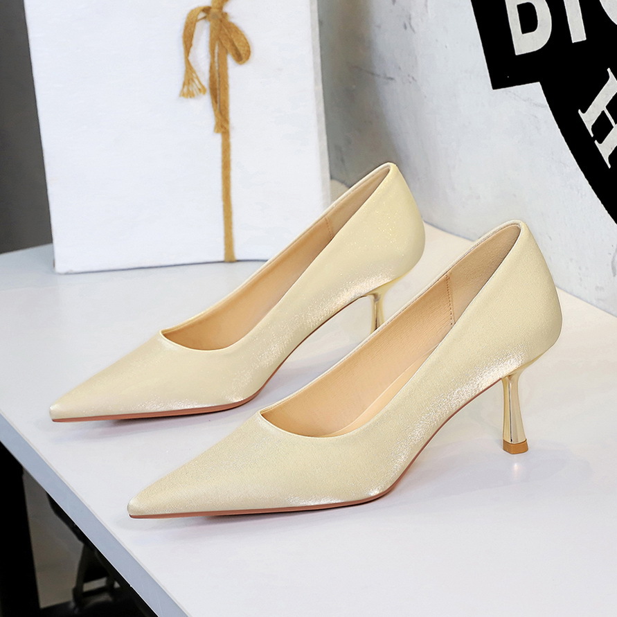 9527 French-style Fashion Banquet Pointed-toe Shallow Gold Silk Satin High-heeled Women, High-end Metal Stiletto Single_vogvips.com
