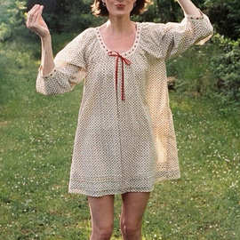 欧美2026早春新款法式红织带中袖慵懒连衣裙 印花宽松短裙K7-A387