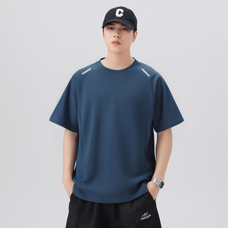 Fashionable light and thin breathable short sleeve T-shirt with a…