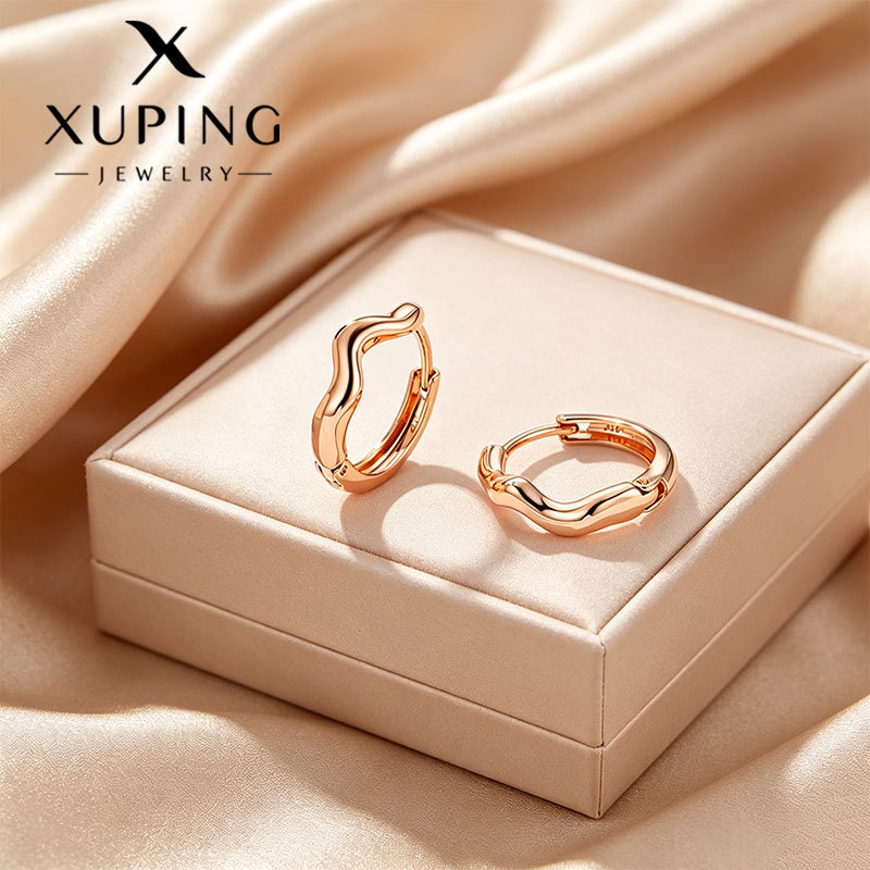 Pendientes de circonita artificial con baño de cobre Xuping en color oro de 18K para mujer, estilo europeo y americano, clips para las orejas, venta al por mayor transfronteriza de comercio exterior en stock.