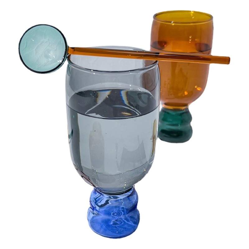 Alta apariencia ins estilo contraste color taza color cuchara traje soplado a mano alta temperatura resistente arte hogar vidrio taza de agua