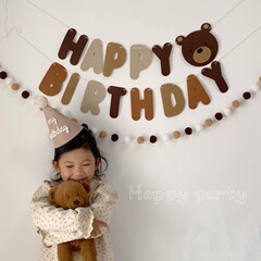 越境insの新型茶色の熊の誕生日のアルファベットは旗の赤ちゃんの満月の1歳の誕生日のパーティーを引いて横断幕を配置します。