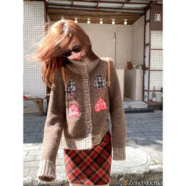 美拉德穿搭菱形格贴布绣高领毛衣女秋冬慵懒风宽松针织开衫外套