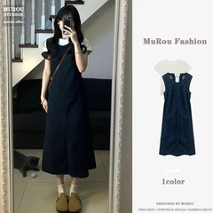 お茶のセットはワンピースを着ています。女性の夏のデザイン感があります。