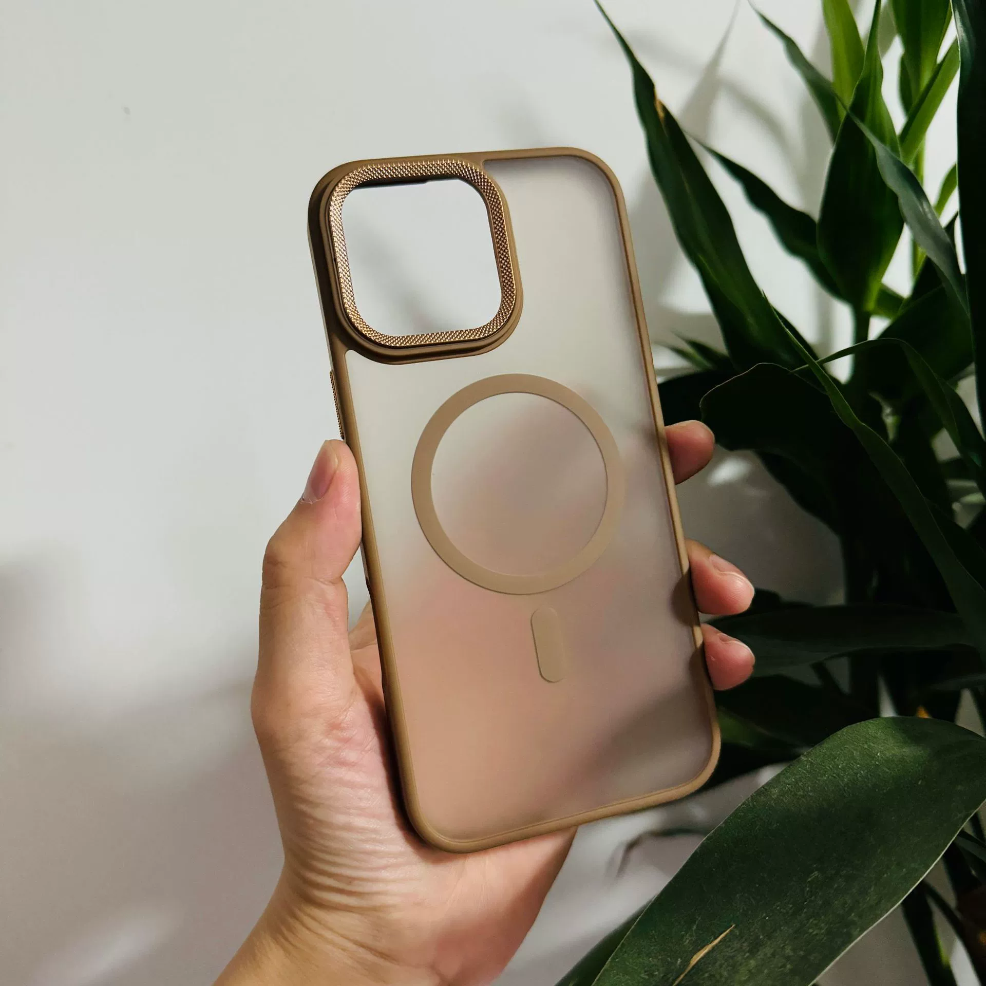 Чехол для телефона Apple iPhone 16 серии, матовый прозрачный силикон, защитa магнитного объектива, толщина 1,5 мм