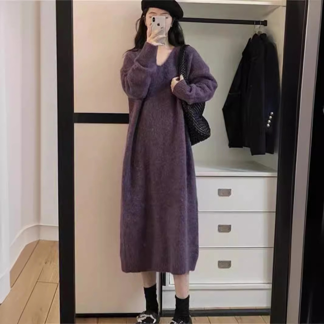 韩版紫色V领长款毛衣裙2024秋冬女装新款简约洋气针织连衣裙内搭