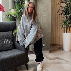 Ins博主風同項ゆるいアルファベット刺繍個性ぼろぼろニットカジュアル個性セーター女性秋冬金