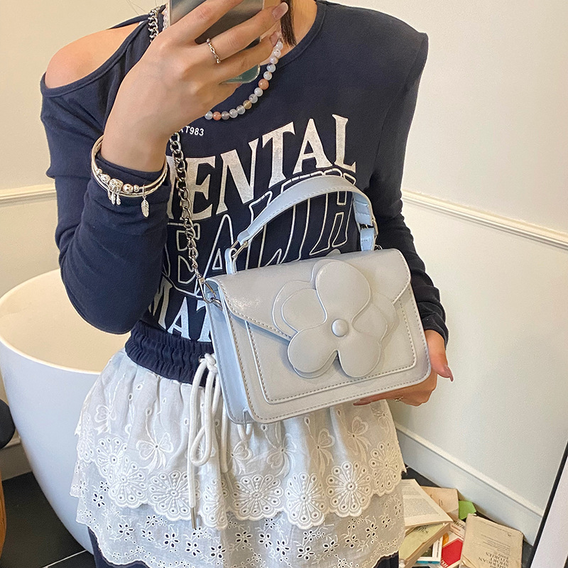 Versión coreana de moda moda moda estilo occidental cadena portátil pequeño bolso cuadrado femenino 2025 nuevo bolso de mensajero de hombro simple casual de todo fósforo