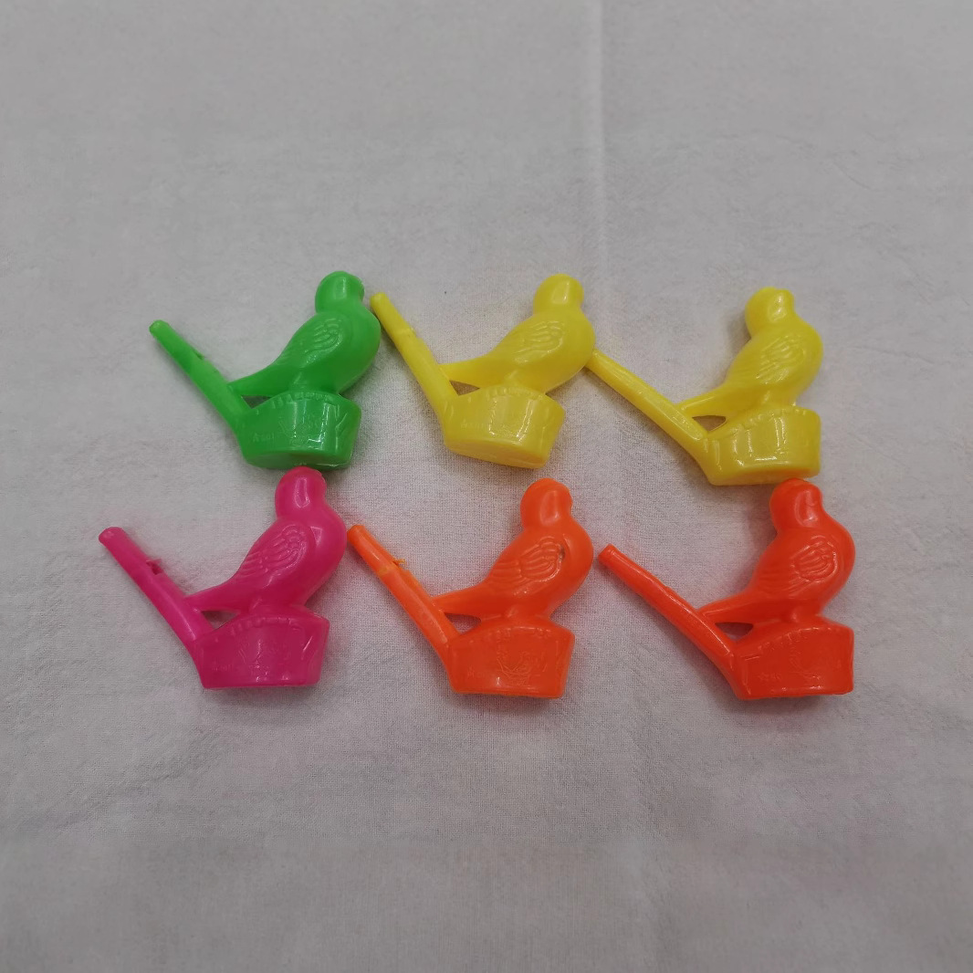 Fábrica directa juguetes de plástico silbido de pájaros instrumentos musicales para niños mercado nocturno tienda de juguetes