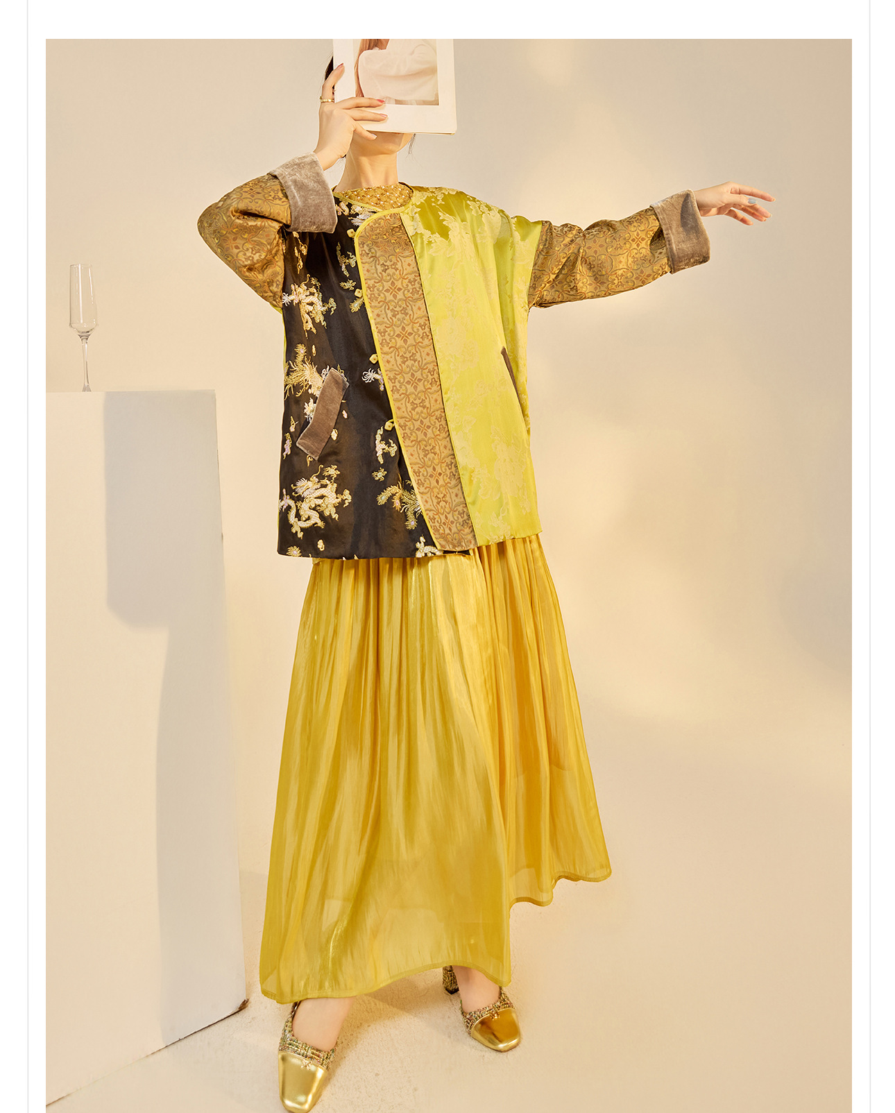 Đầm maxi nữ phong cách Trung Hoa mới, tay không, đính cườm lụa, dáng thắt eo N6041 — màu vàng, xanh lá cây chi tiết 36