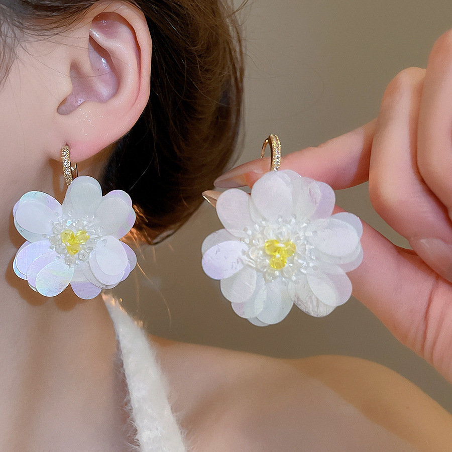 Pendientes de borla de flores de hilo de malla de tela de aguja de plata Pendientes dulces y frescos Pendientes de todo fósforo de moda Sensación de alto nivel de nicho