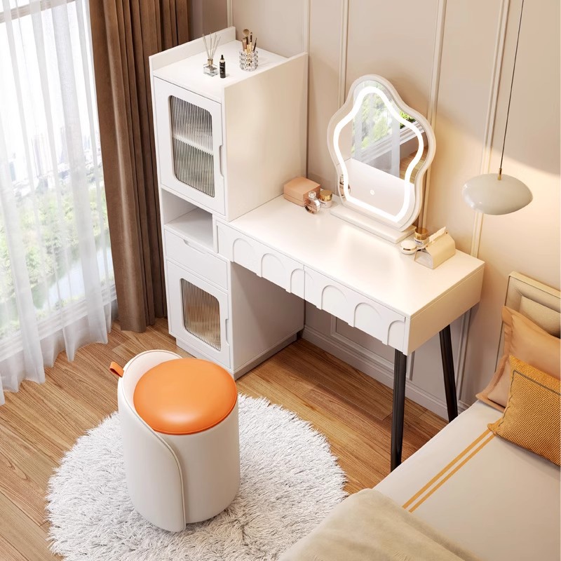Cream-viento moderno y simple comedor retráctil con espejo de nube doméstico con gabinete lateral lámpara LED mesa de maquillaje