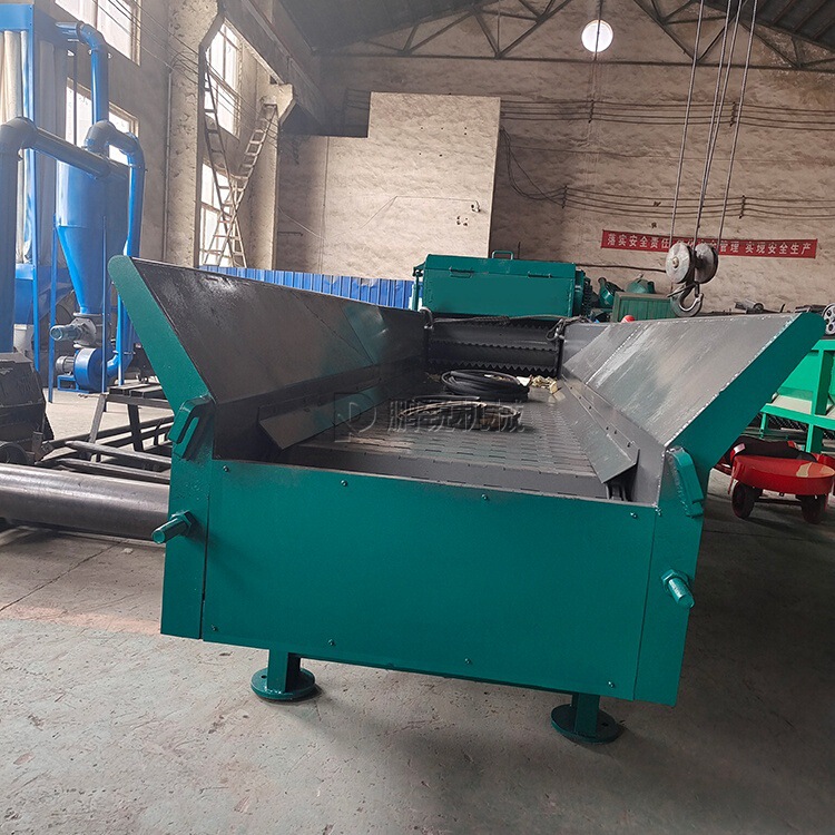 Waste Long-Sleeved Clothing Shredder, Clothing Scrap Crusher, Old Coarse Cloth Recycling and Processing Machine Waste Long-Sleeved Clothing Shredder, Clothing Scrap Crusher, Old Coarse Cloth Recycling and Processing Machine
