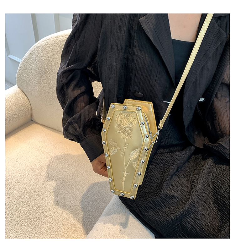Borsa a tracolla da donna a forma di bara stile gotico nero_voghion.com