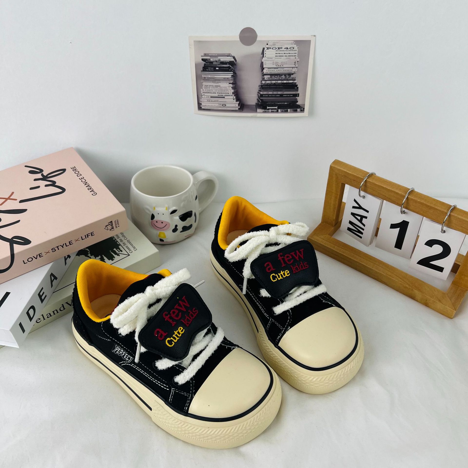 2024 primavera estudiantes callejera con zapatos blancos de mujer estilo coreano de haraguchi zapatos de lona de cabeza cuadrada zapatos de mujer en vivo zapatos de mujer
