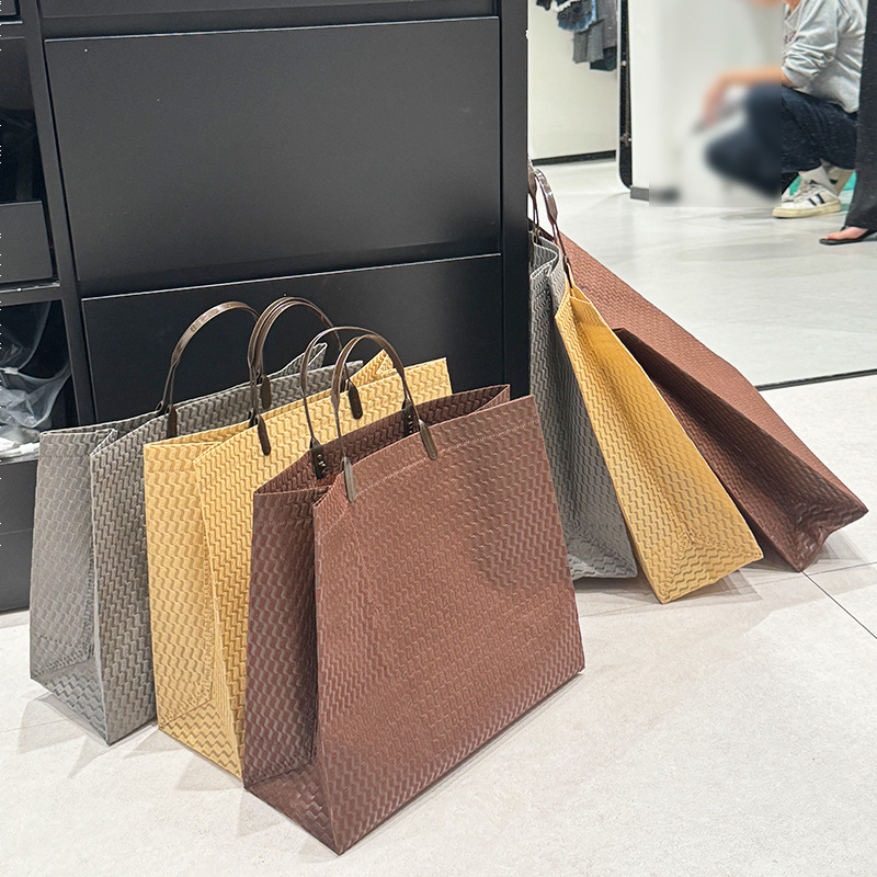 Clothing Store Handbag Premium Sense Shopping Bag Women's Clothing Store Clothing Packaging Bag Custom Laminated Non-woven Bag Clothing Store Handbag Premium Sense Shopping Bag Women's Clothing Store Clothing Packaging Bag Custom Laminated Non-woven Bag