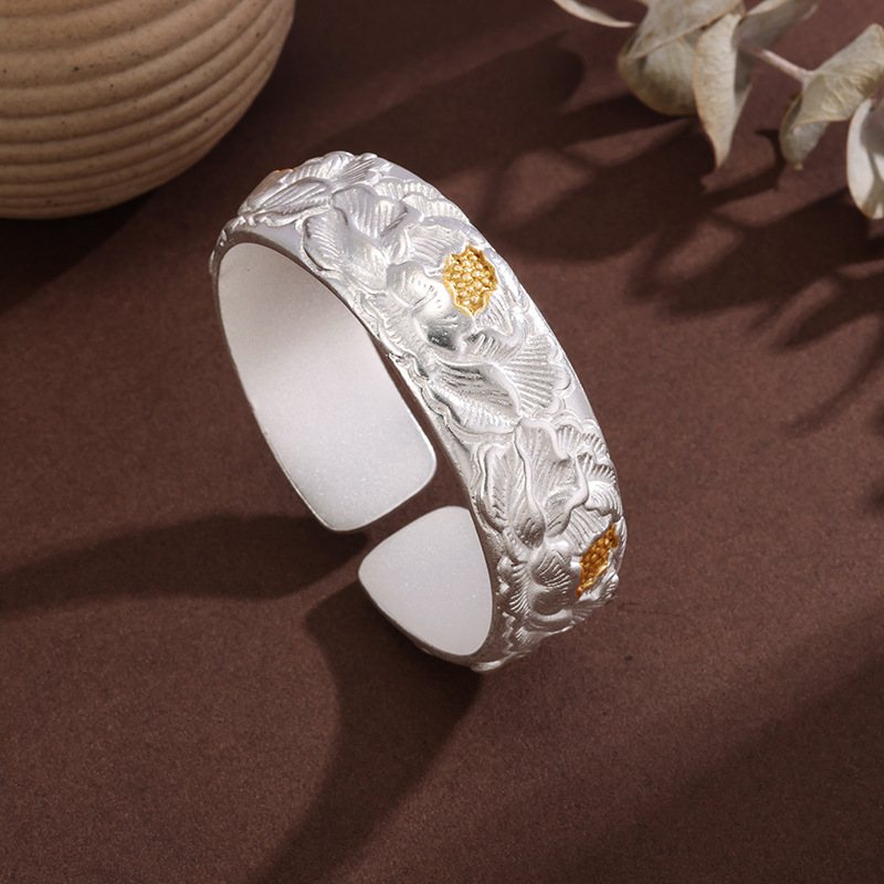 White Copper Silver-Plated Bracelet, Chinese-Style Ancient Gold-Painted Bracelet, Wide Version with Engraved Patterns, Retro Soft and Lustrous Finish, Enhances the Complexion and Enhances the Elegance of Women