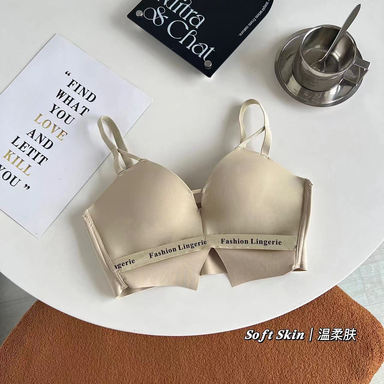 Nueva ropa interior sin marcas Pequeño pecho cerrado sin anillo de acero Pequeño mostrando un bra de mujer