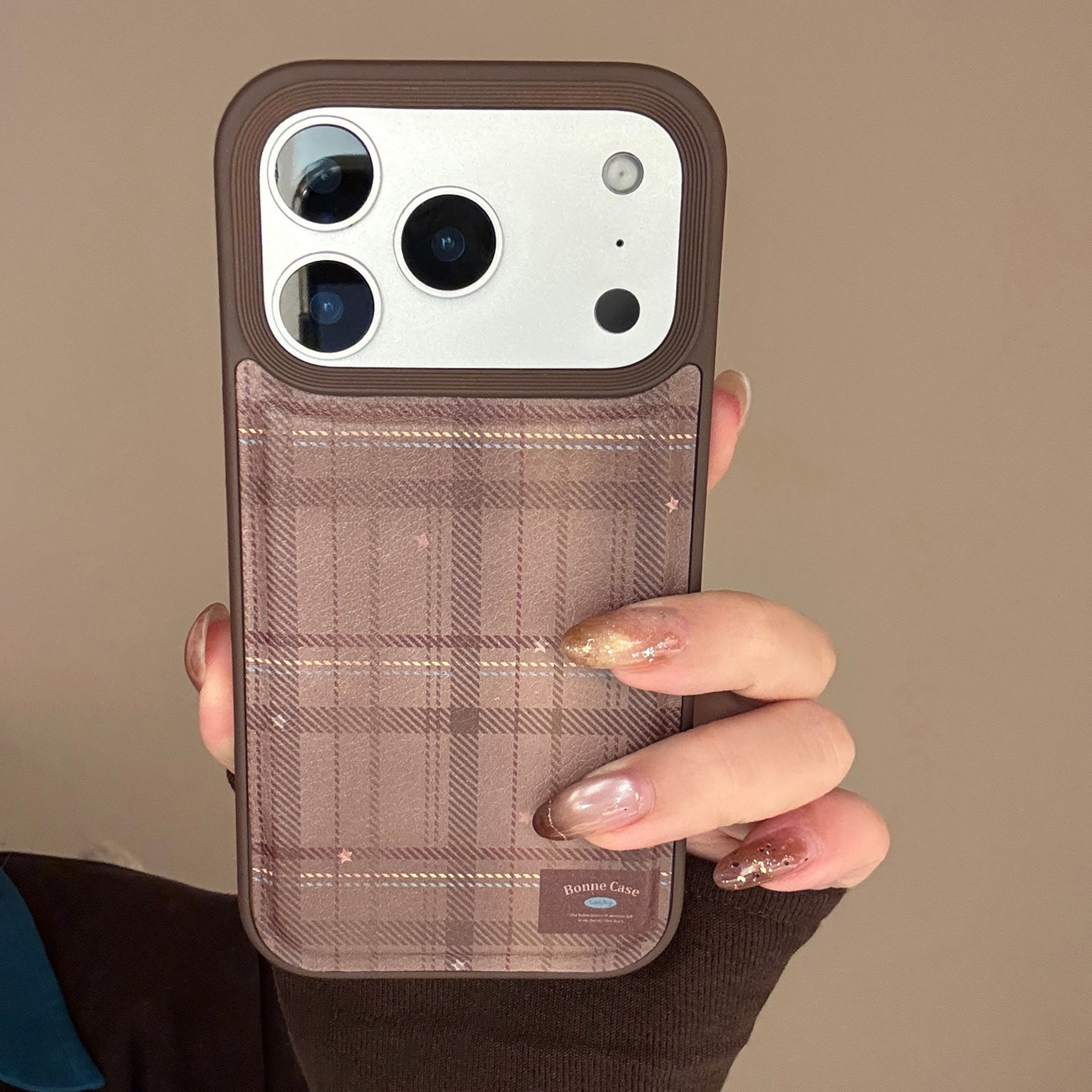 Vintage Leder-Handyhülle mit Fruchtmotiv für iPhone 17 Pro Max, haselnussbraunes Karomuster, kompatibel mit iPhone 16, 15, 13, 11_voghion.com