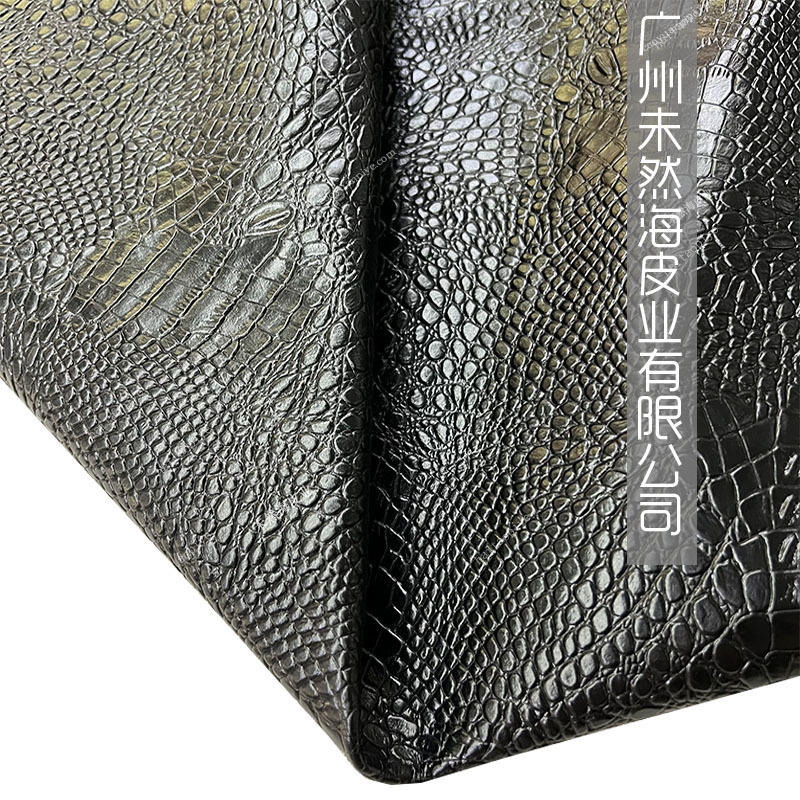 黑色油蜡牛皮鳄鱼纹箱包服饰头层真皮十字架配皮（133#）