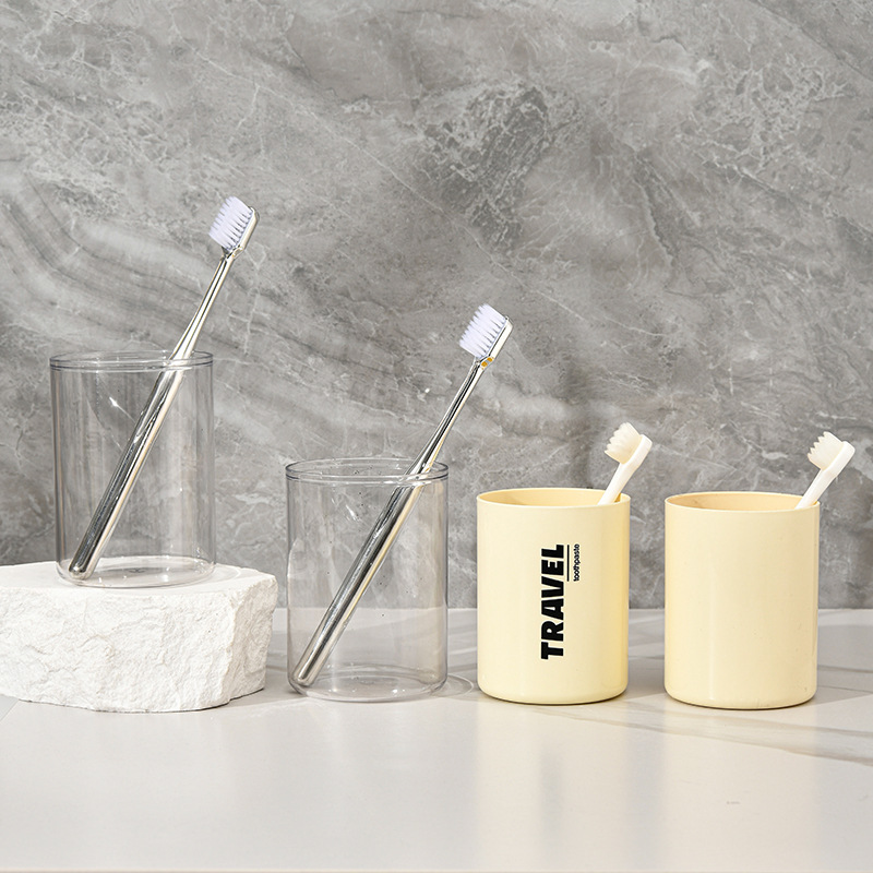 Bärbar resemugg för tandborste och tandkräm_voghion.com