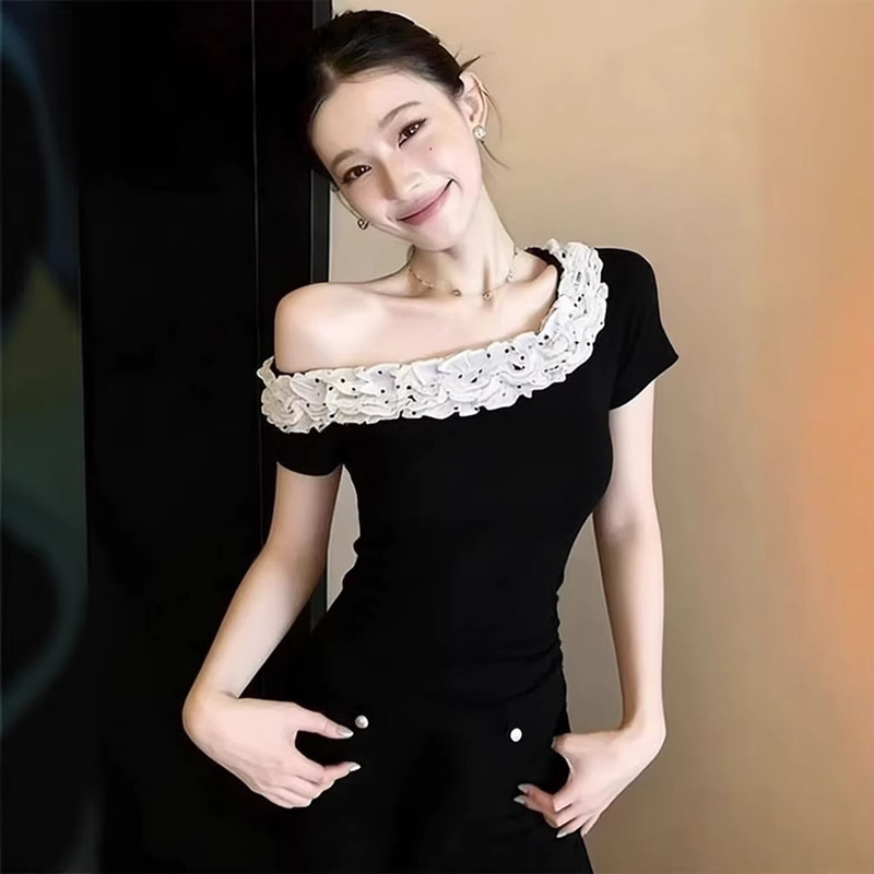French-Style Design Multi-Layer Lace Asymmetrical Neckline Short-Sleeve T-Shirt for Women, Summer Niche Chic Slim-Fit Off-Shoulder Top
