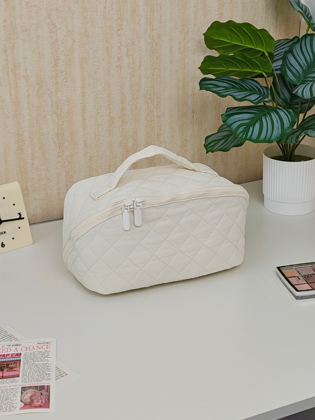 Bolsos de maquillaje portátiles acolchados de gran capacidad, bolsos de baño portátiles para salir, bolsos de almacenamiento de cosméticos, bolsos de viaje personalizables image 4