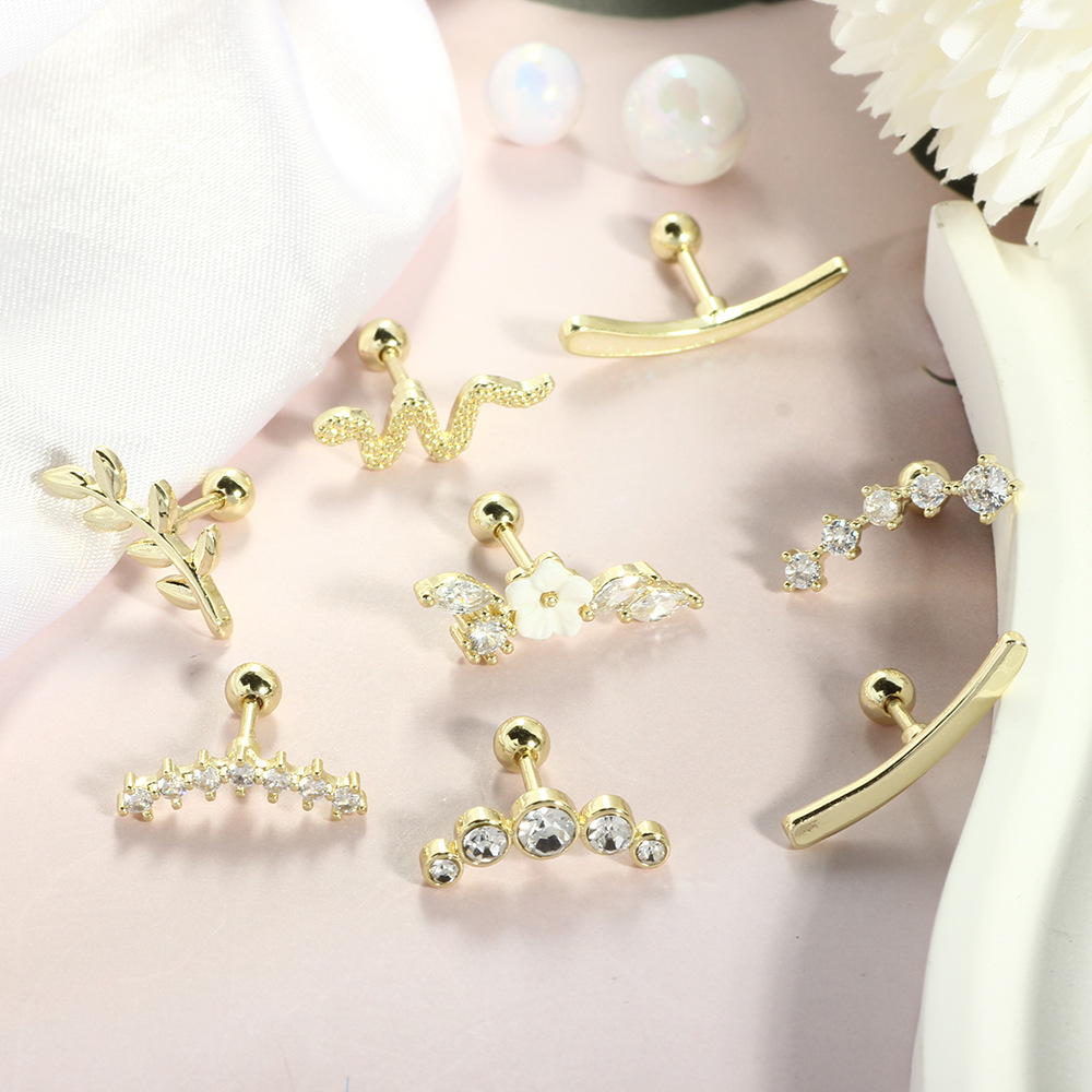 Silver pointed spike labret stud material detail