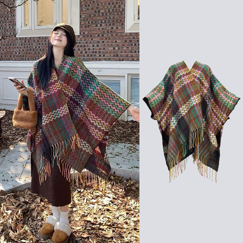 Viaje en el oeste de Sichuan vestido con una capa de chal de peluche de Yunnan Xinjiang de otoño y invierno estilo nacional de punto capa de rayas