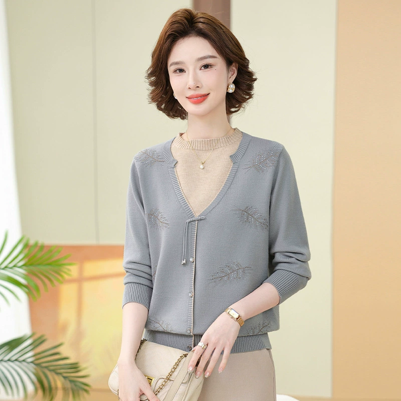 Мама средних лет весной поддельные две трикотажные нижние рубашки иностранные топы среднего и пожилого возраста женская весна и осень тонкая рубашка