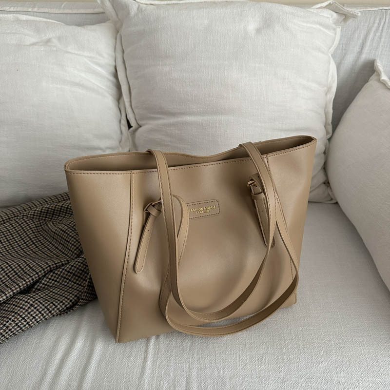 Bolsa de mano de viaje de color sólido bolsa de mano nueva alta alta capacidad axilar otoño y invierno 2024 bolsa de trabajo bolsa de mujer